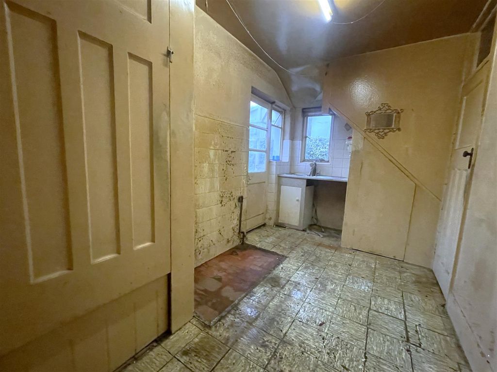 Property photo 3 of 11 Kitchen 1.Jpeg