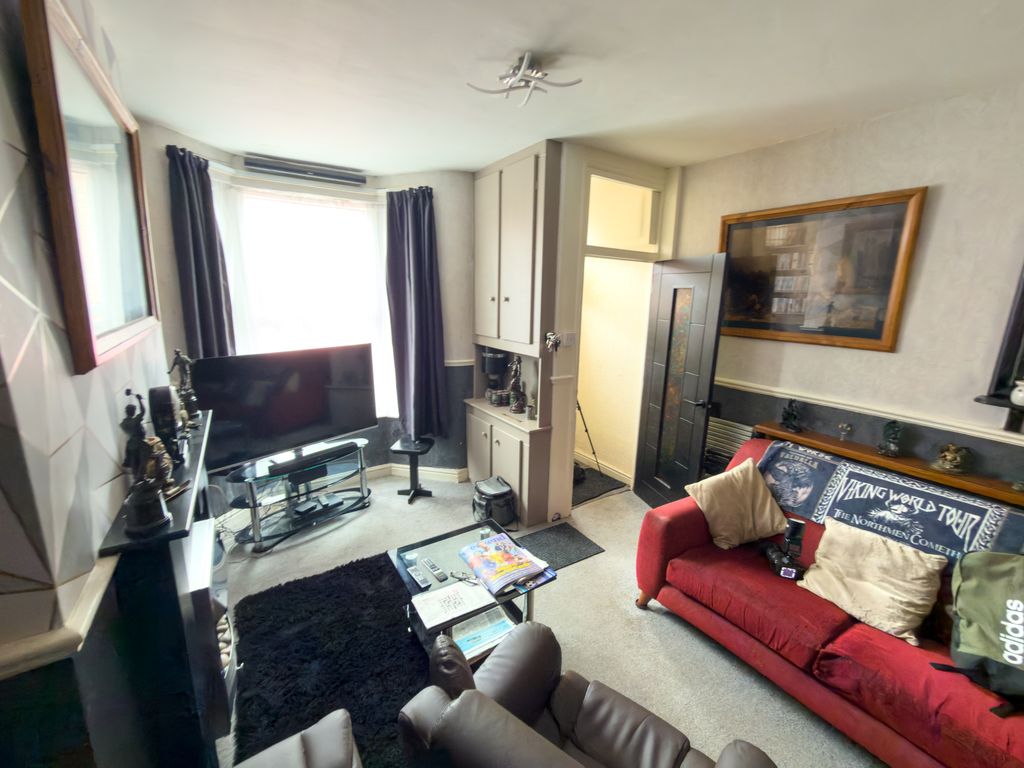 Property photo 2 of 28