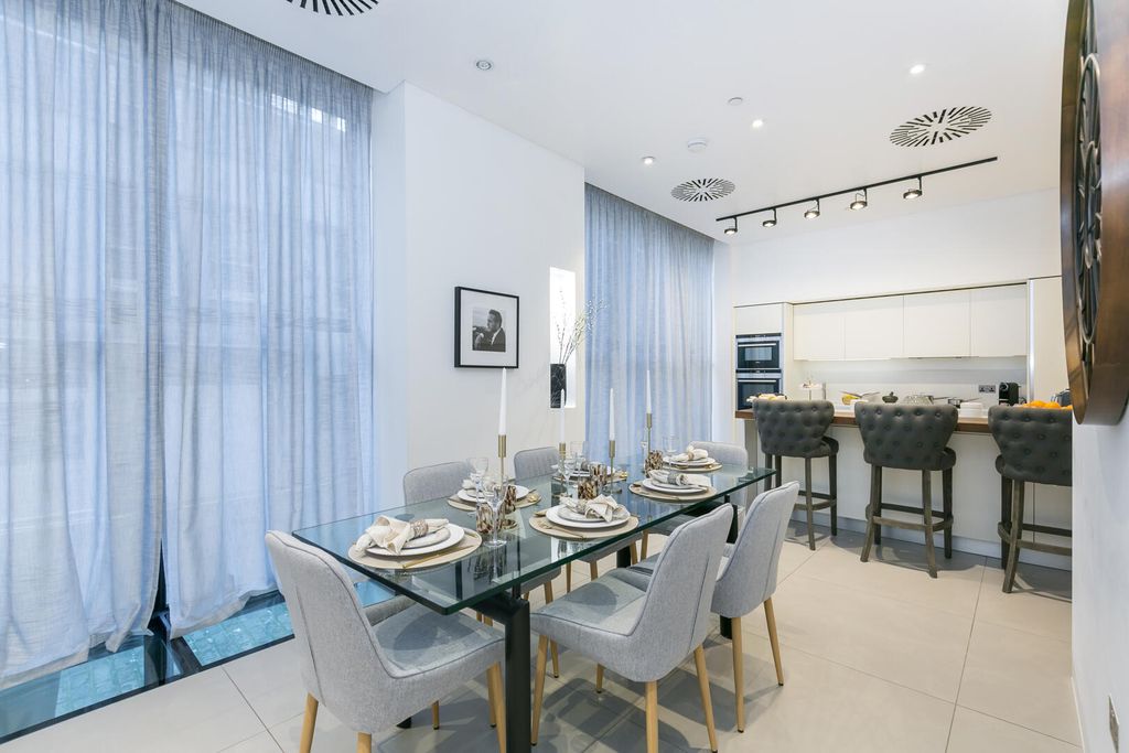 Property photo 1 of 61 Dining Room