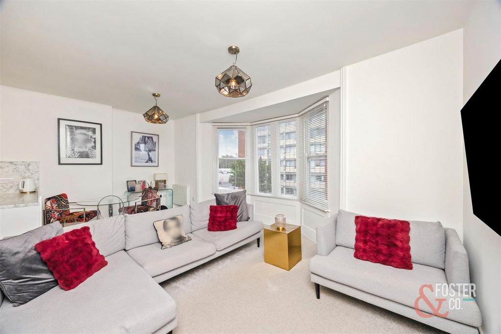 Property photo 2 of 21 Goldstone Villas 98A, Flat 2_009.Jpg