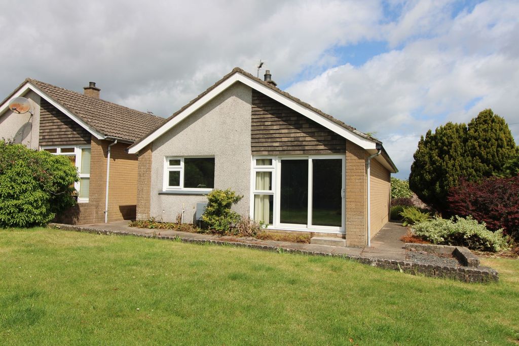 Property photo 1 of 17 External View
