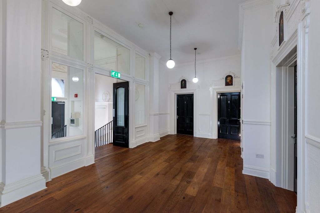 Property photo 2 of 13 Entrance Hall