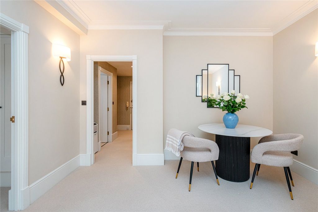 Property photo 3 of 9 Dining Area