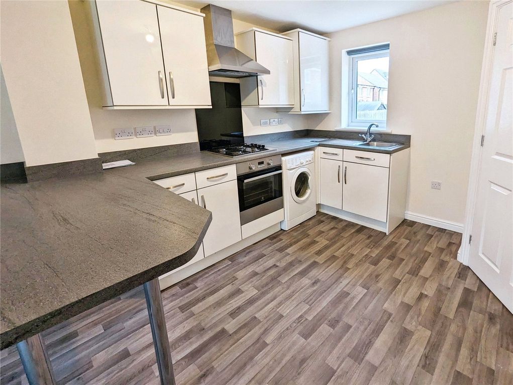Property photo 3 of 8 Kitchen