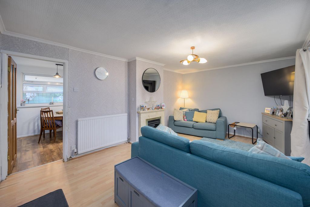 Property photo 3 of 18 Living Room