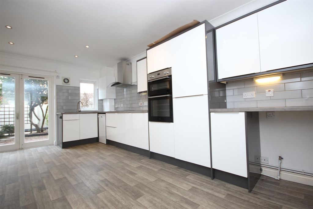 Property photo 2 of 16 Kitchen Diner 2.Jpg