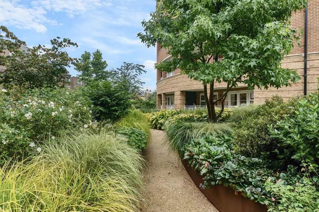 Additional image 15 of 2 bed flat for saleAtkinson House, 3 Eden Place, Oxted RH8