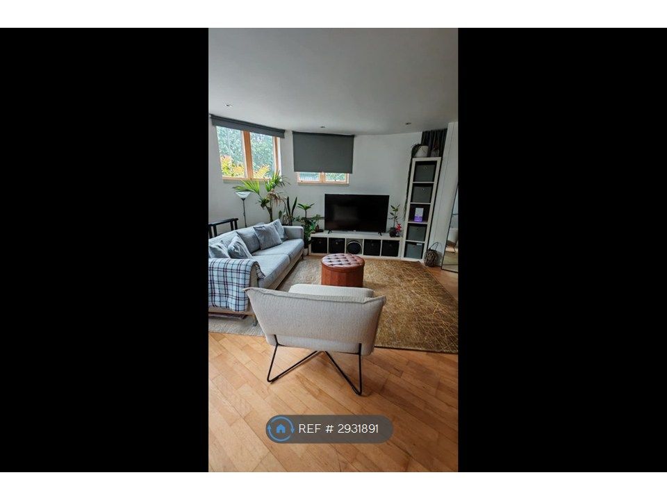 Property photo 3 of 14 Lounge