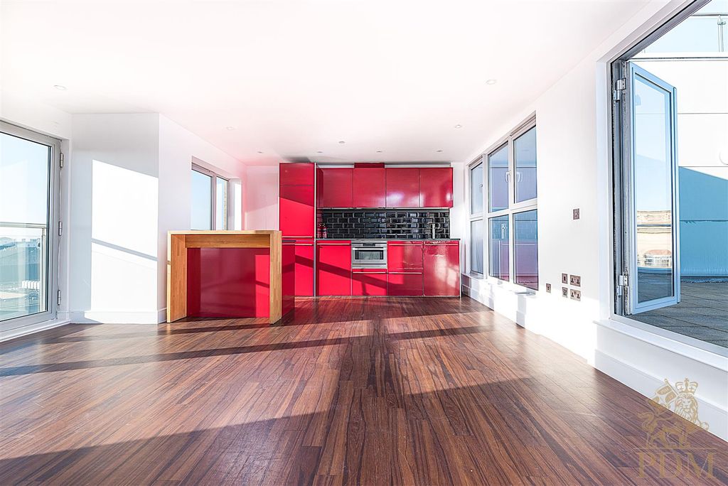 Property photo 3 of 28 Apt 605 Hanley House Nottingham Ng1 5Bl