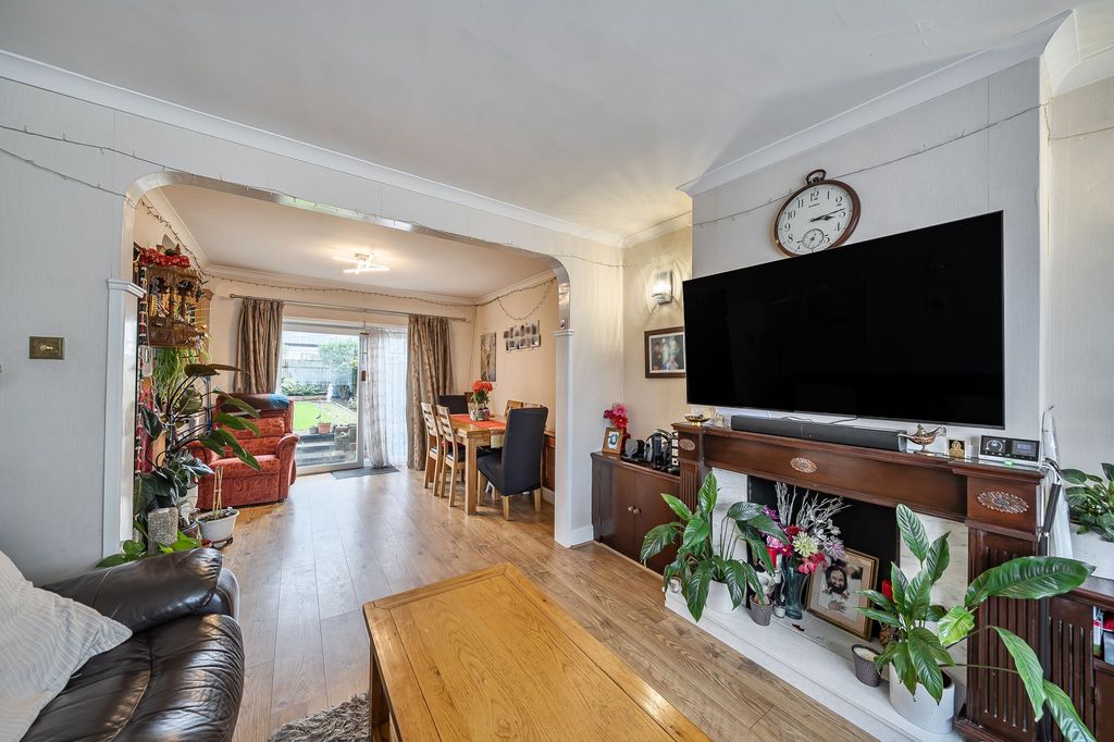 Property photo 2 of 13 Lounge