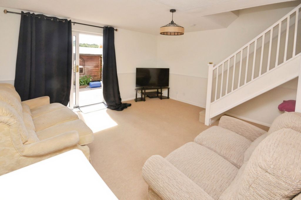 Property photo 3 of 10 Lounge