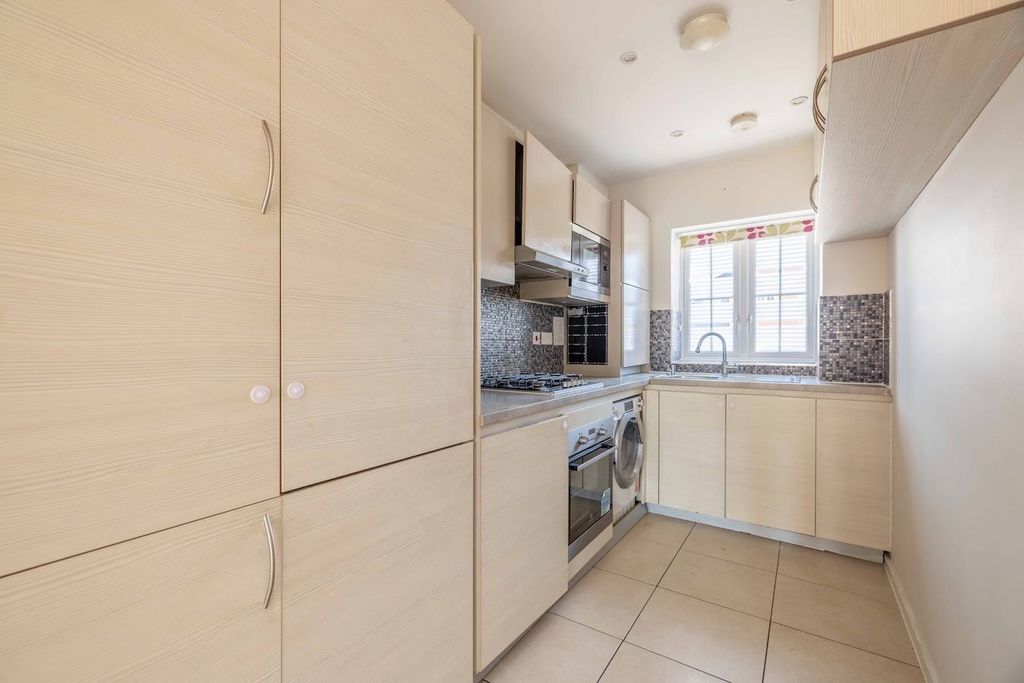 Property photo 3 of 14 Kitchen