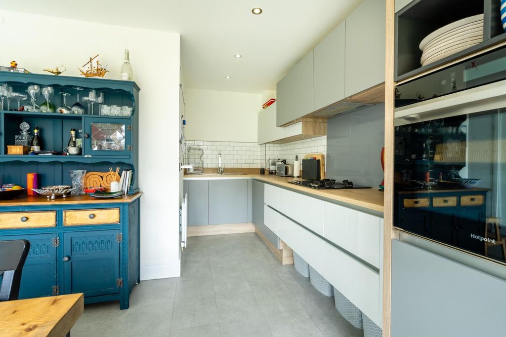 Property photo 3 of 23 Ashton Gardens-11.Jpg