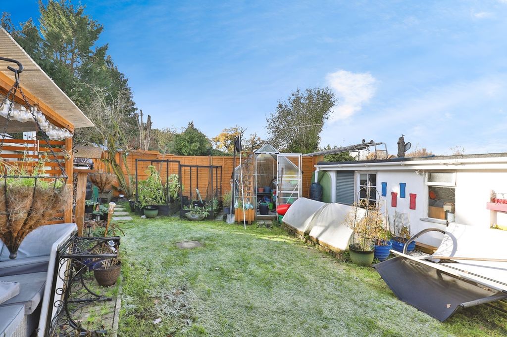 Property photo 2 of 17 Photo