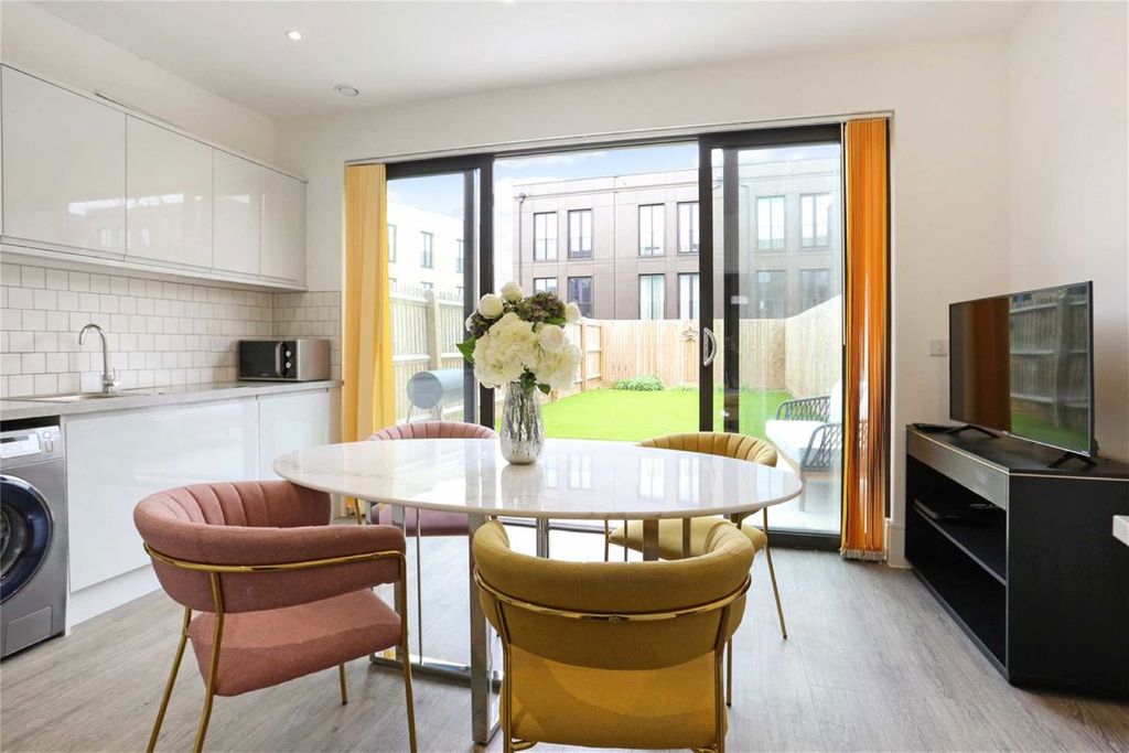 Property photo 3 of 6