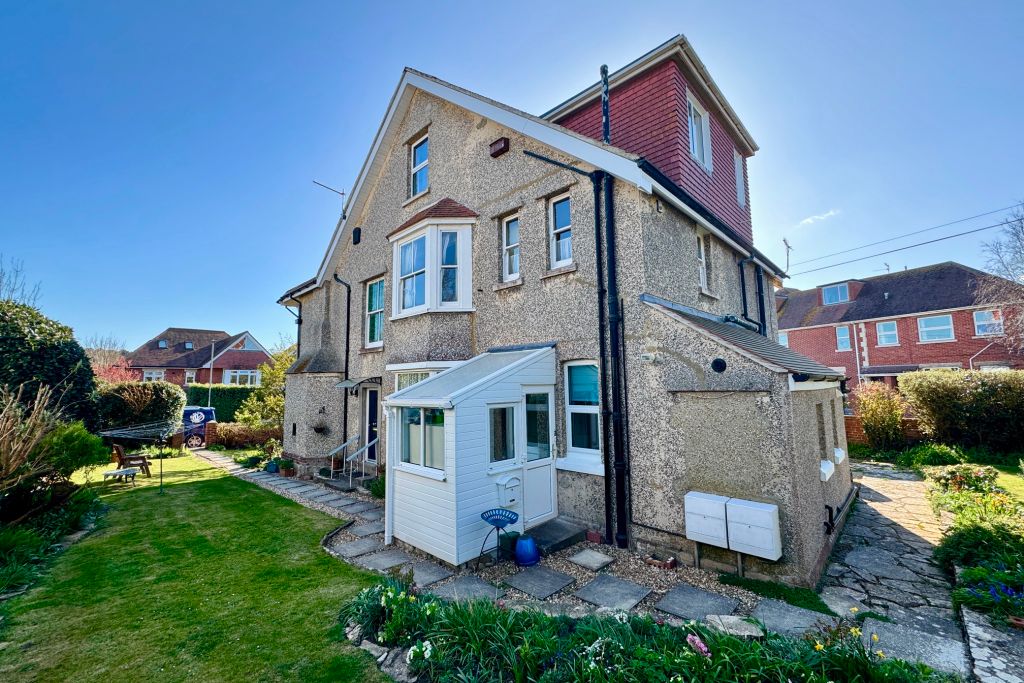 Property photo 1 of 8 Esmond