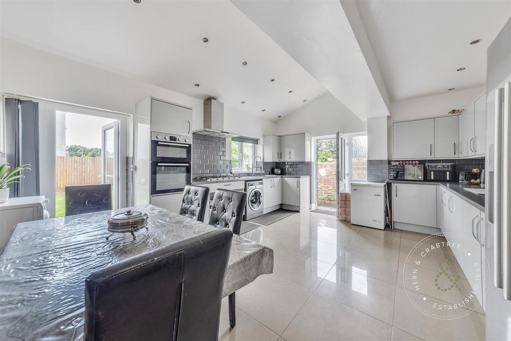 Property photo 2 of 34 Caerphilly-Road-23.Jpg