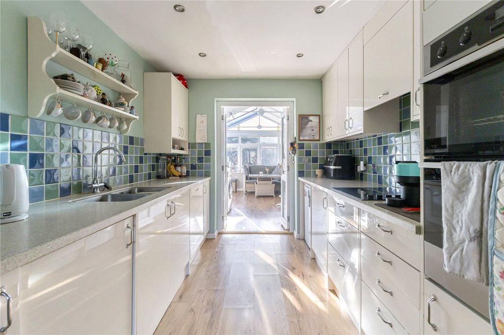 Property photo 3 of 12 Kitchen