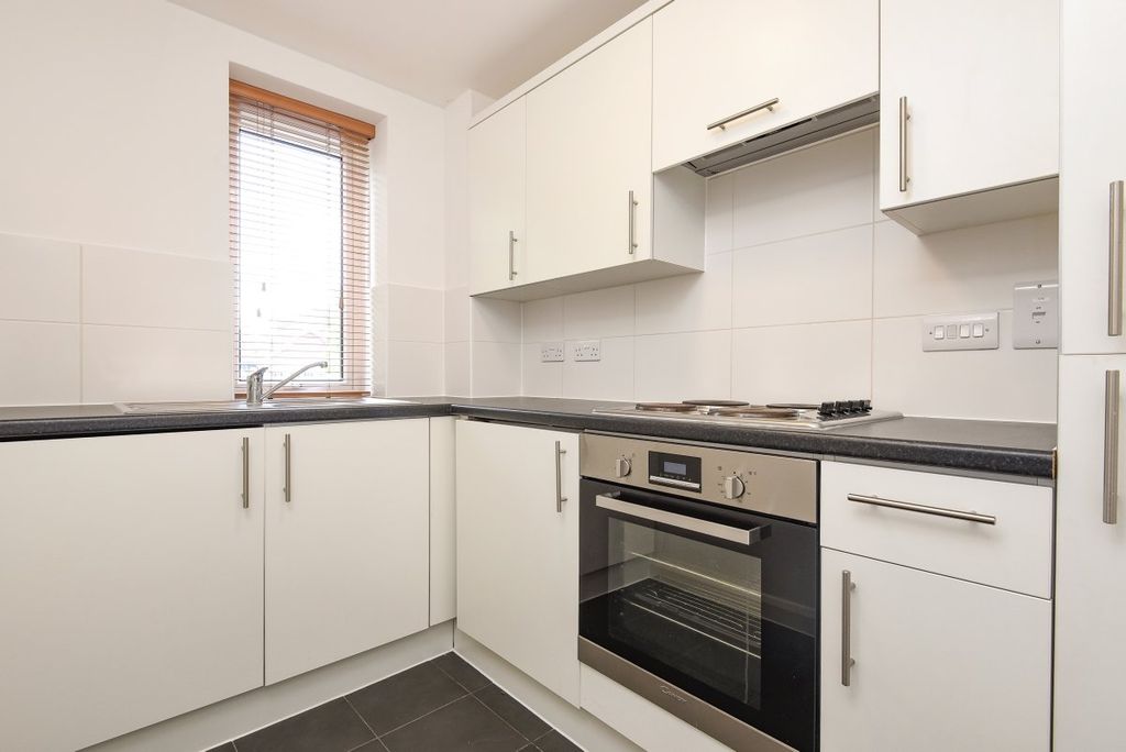 Property photo 2 of 7 Kitchen