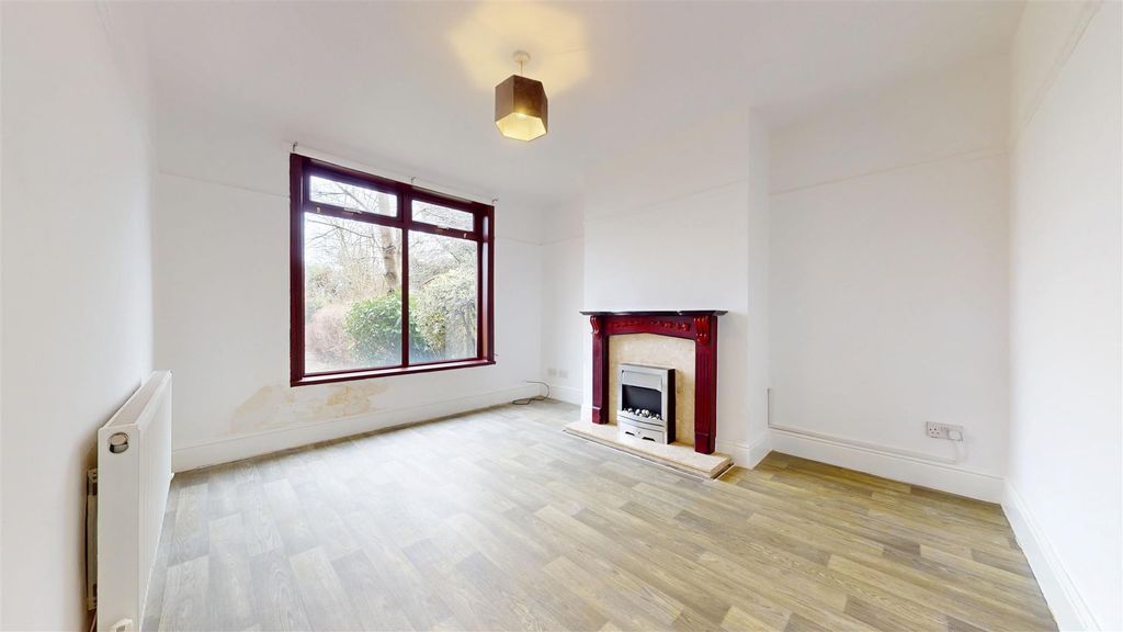 Property photo 2 of 19 Millbrook Lane Reception Room