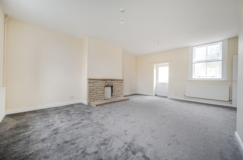 Property photo 2 of 13 1409721-9-698dc4E...