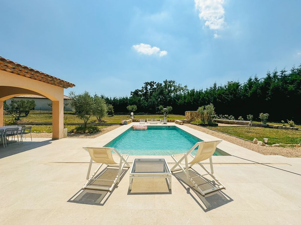 Property photo 2 of 32