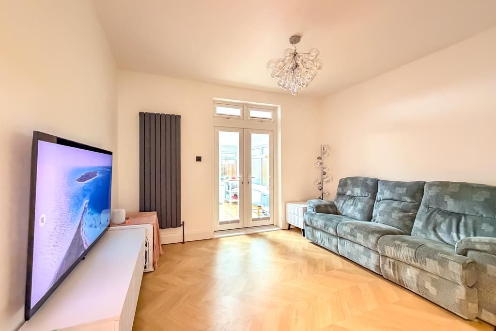 Property photo 2 of 24 Lounge