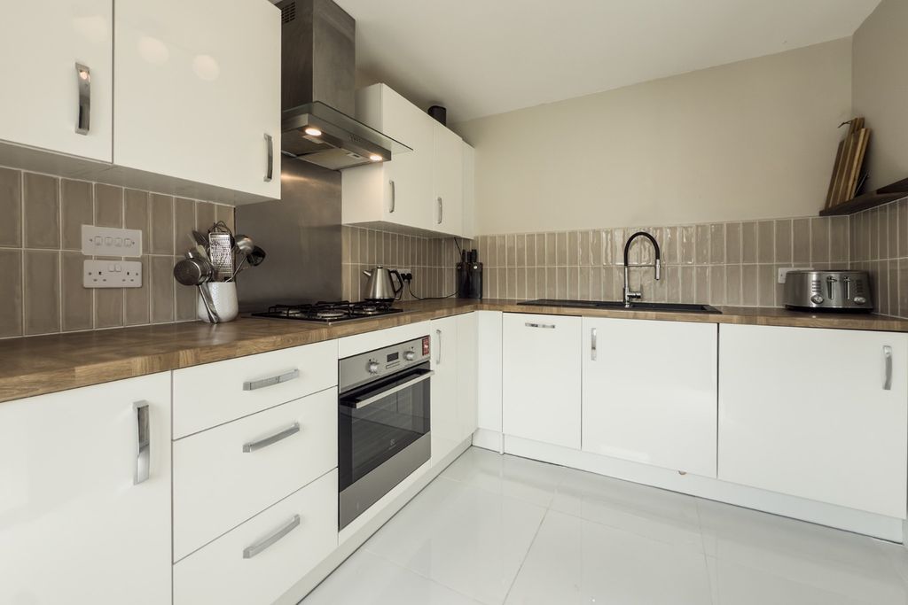 Property photo 3 of 25 4358536