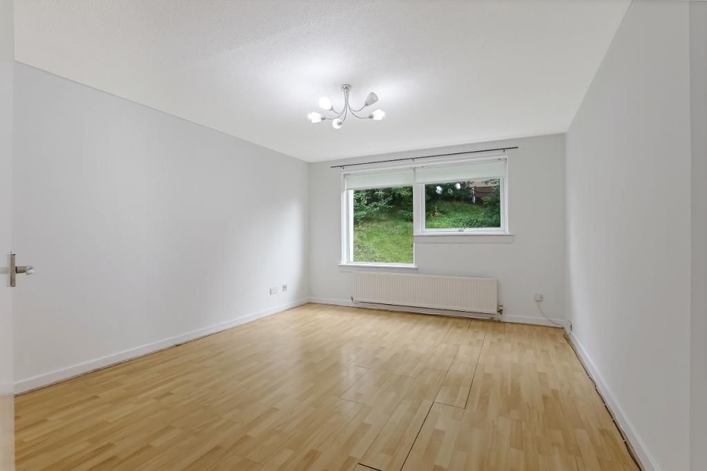 Property photo 2 of 15 Living/ Dining Area