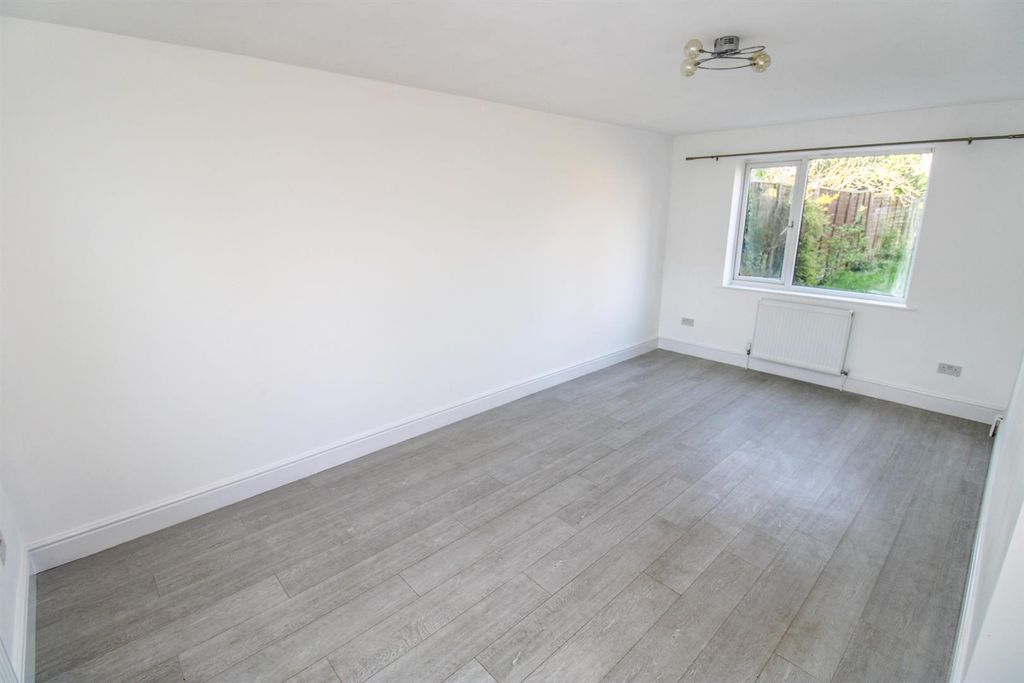 Property photo 3 of 12 Img_8457.Jpg