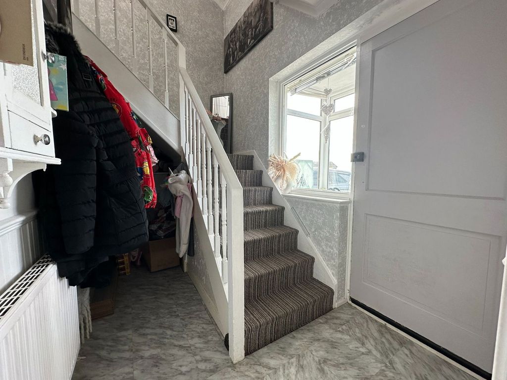 Property photo 3 of 26