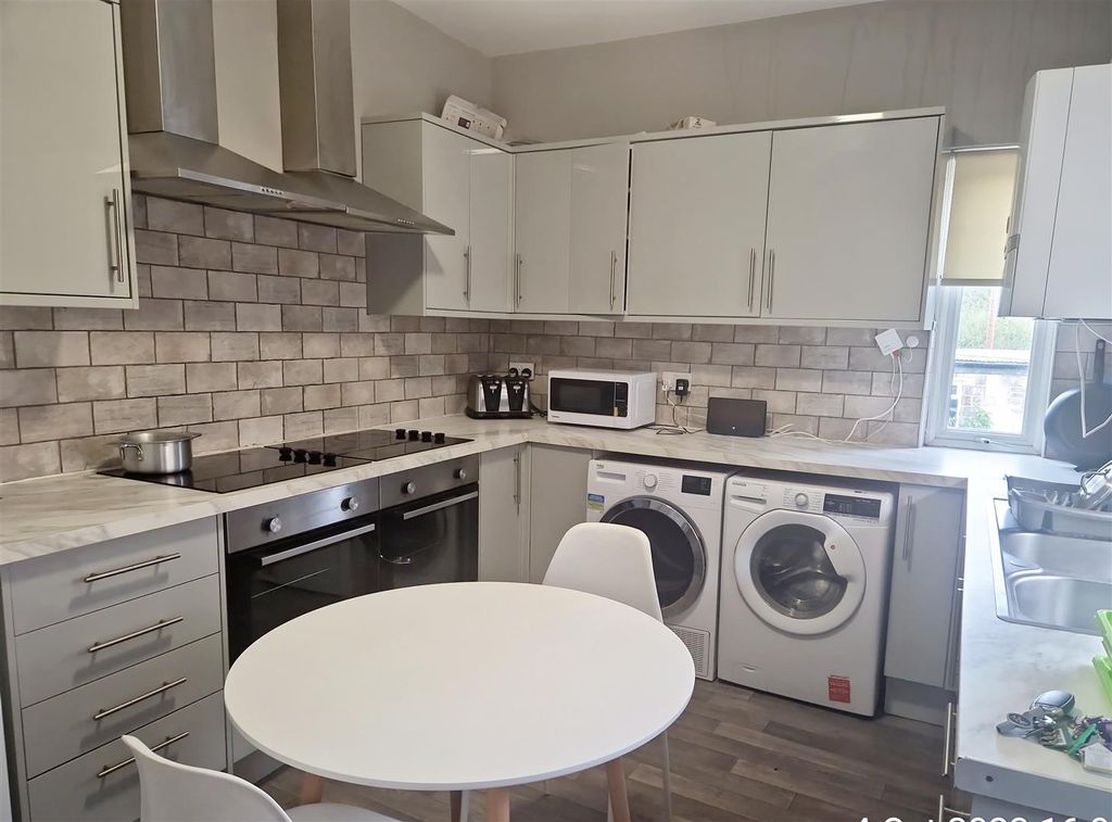 Property photo 2 of 4 321 Kitchen.Jpg