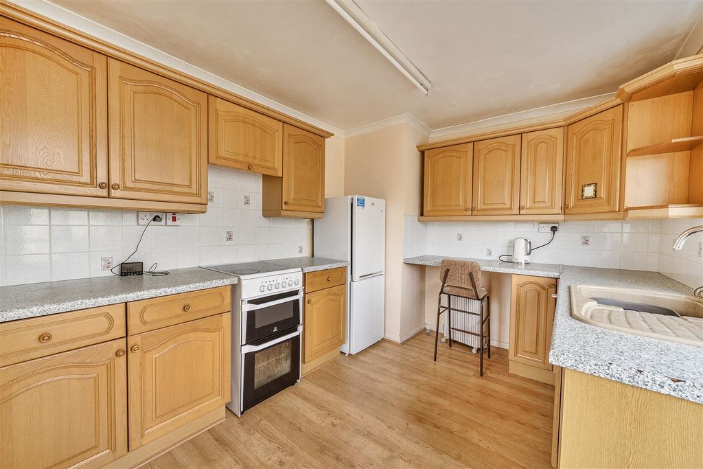 Property photo 2 of 12 Kitchen