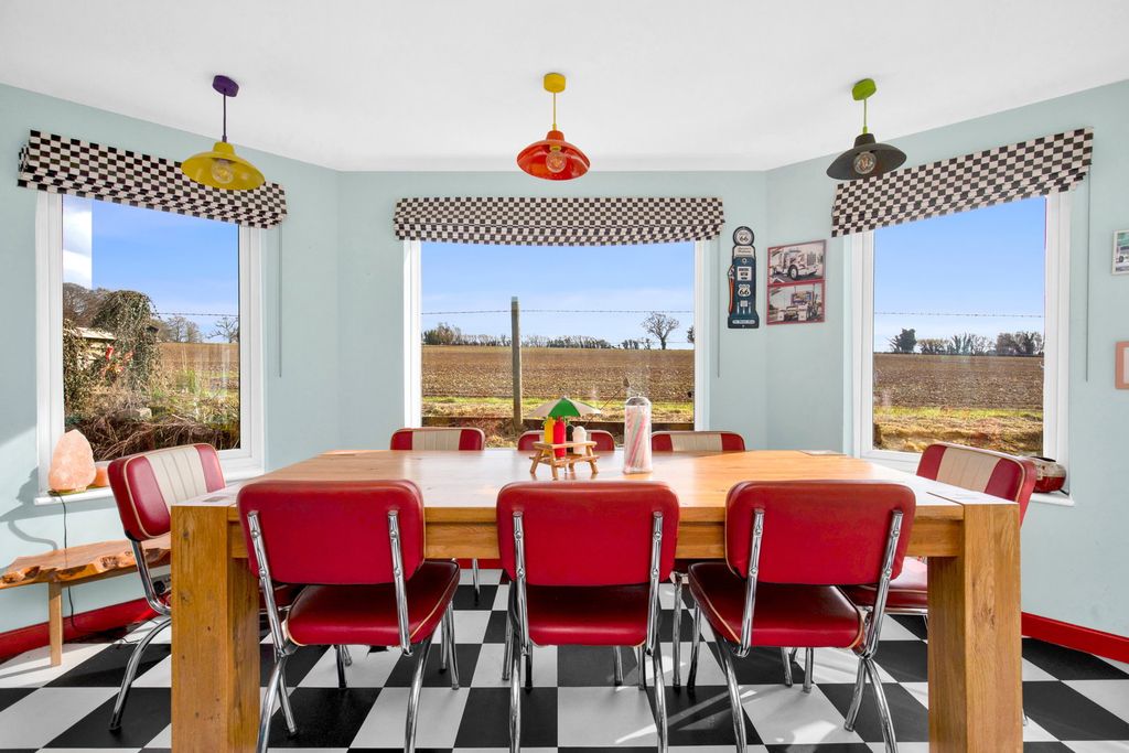 Property photo 3 of 28