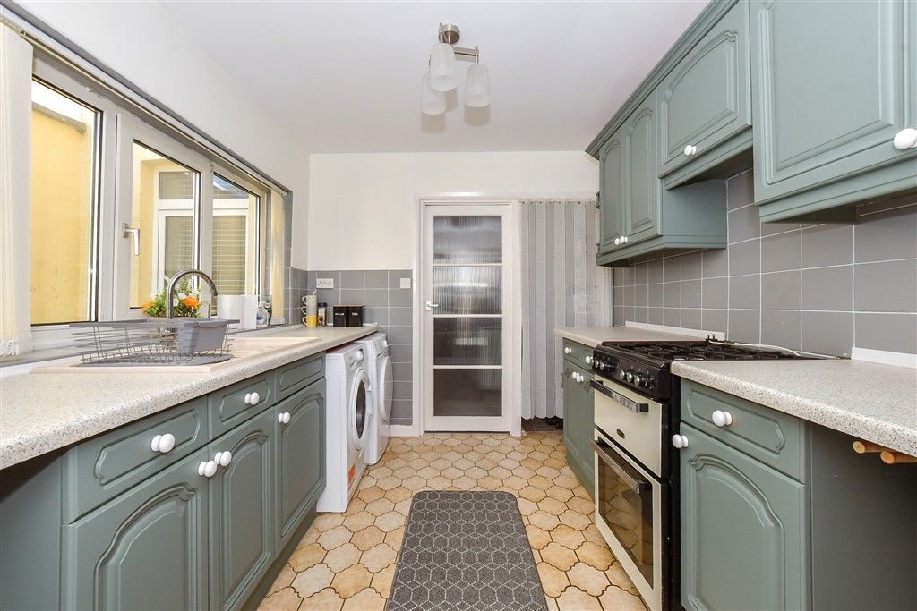 Property photo 3 of 17 Kitchen