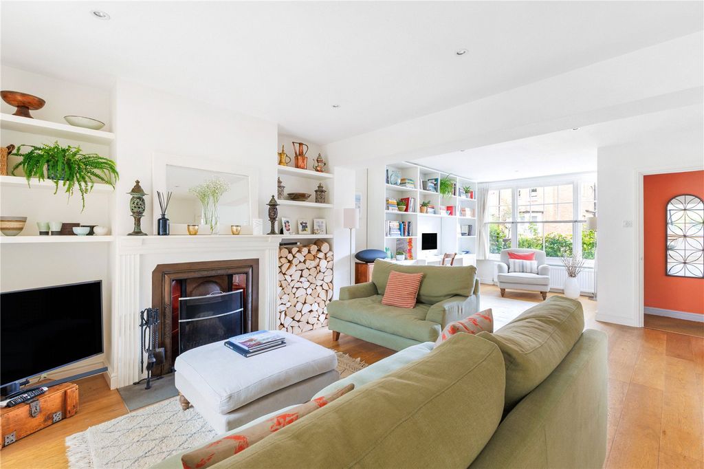 Property photo 2 of 16 Sitting Room