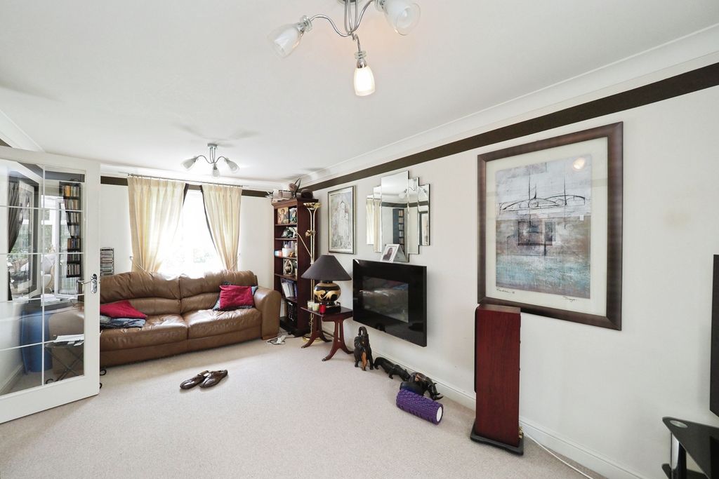 Property photo 2 of 20 Lounge Area