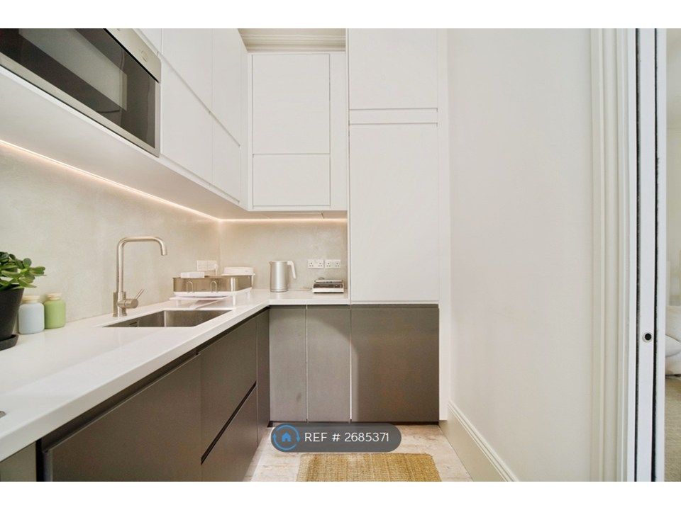 Property photo 3 of 20 Kitchen