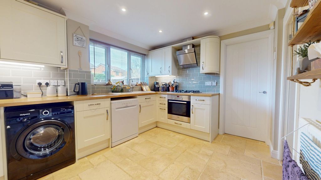 Property photo 2 of 16 4629423