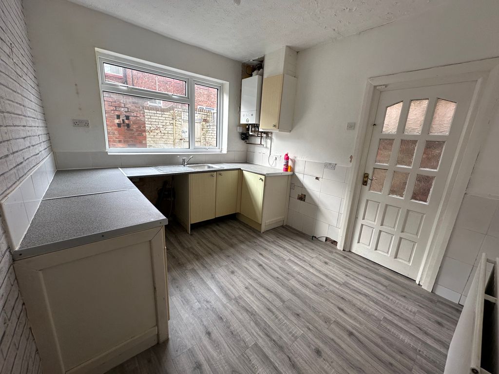 Property photo 2 of 9 Kitchen