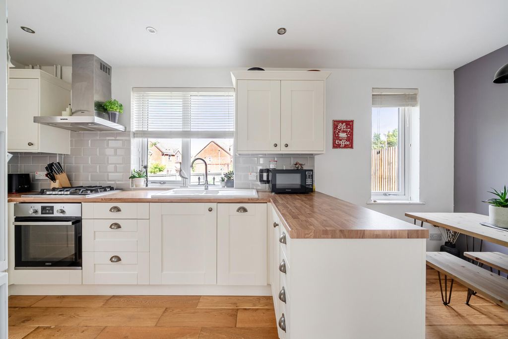 Property photo 3 of 16 Kitchen
