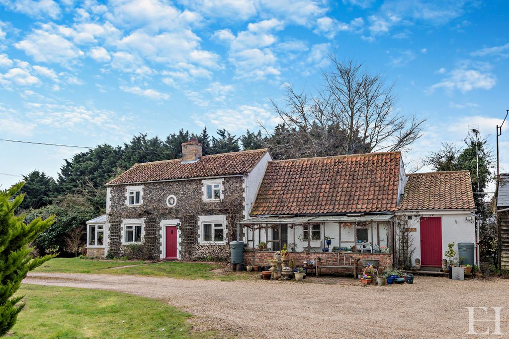 Property photo 2 of 28 8638382-Exteriorwm15v2-800