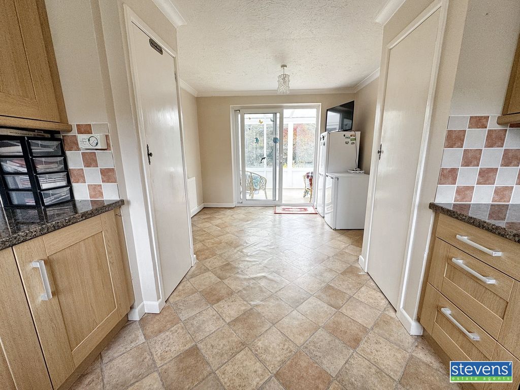 Property photo 2 of 19 Image00006