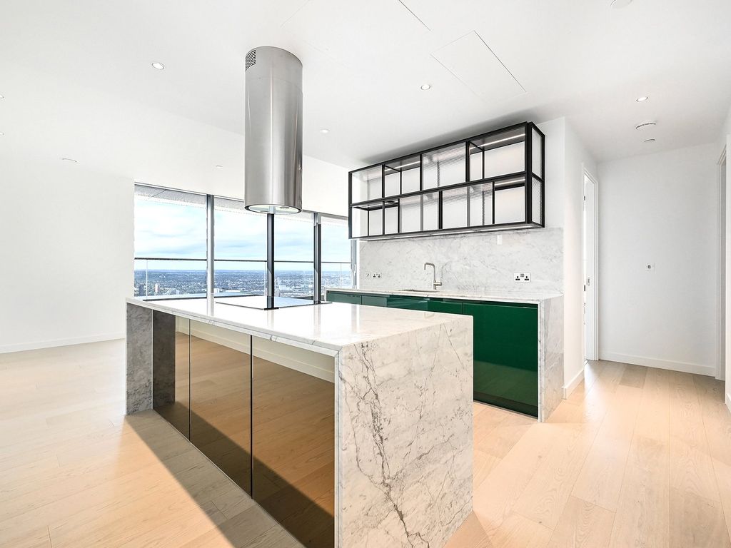 Property photo 2 of 20 Hobart Building