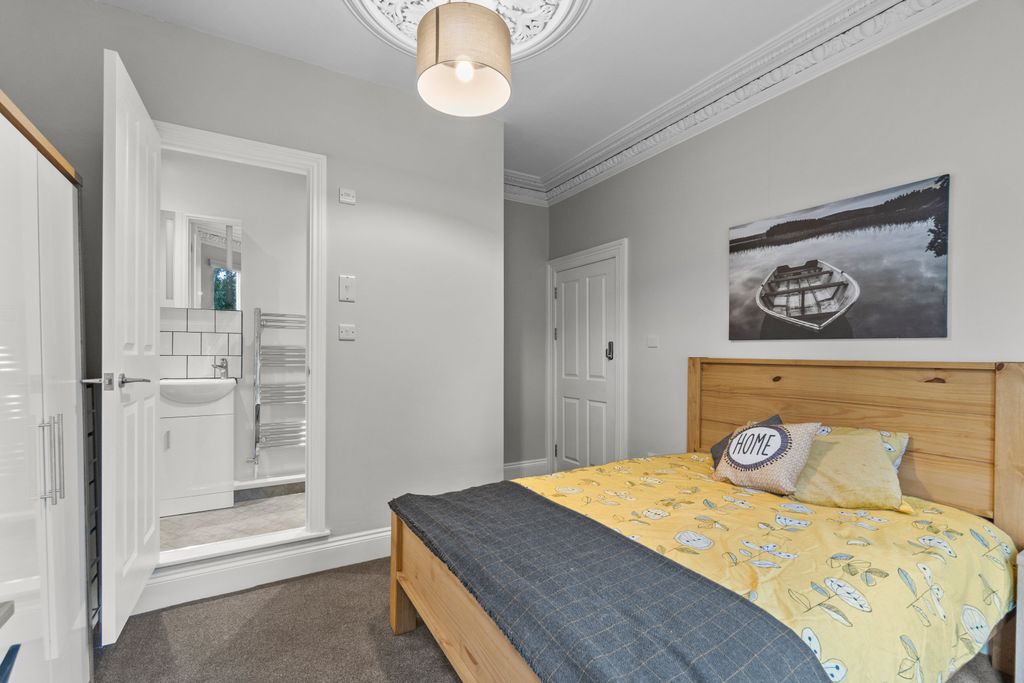 Property photo 2 of 9 0004