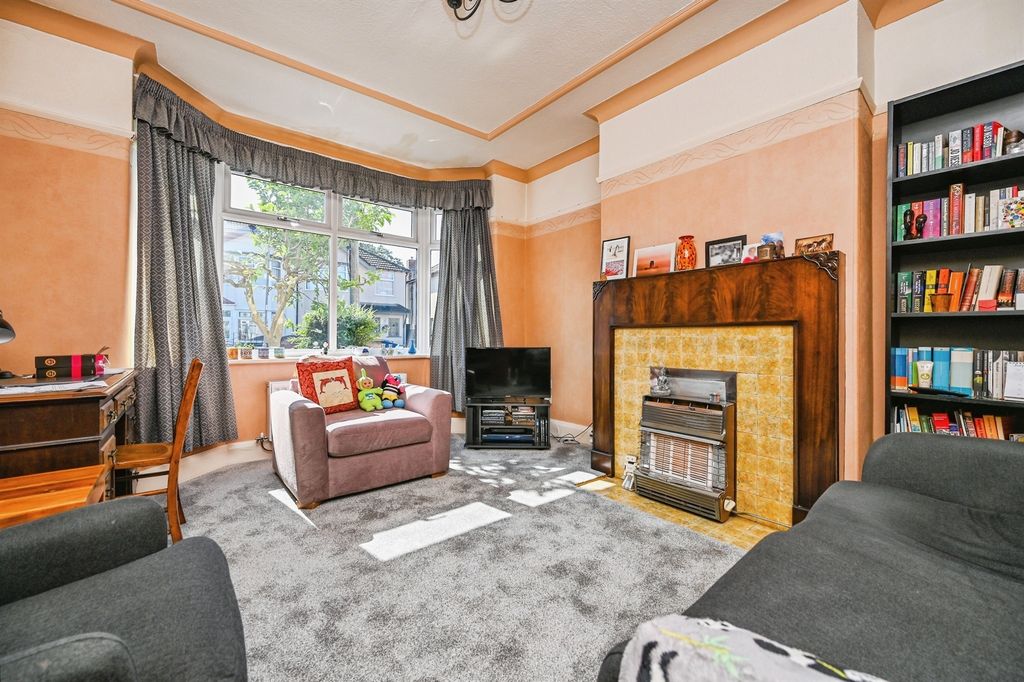 Property photo 3 of 13