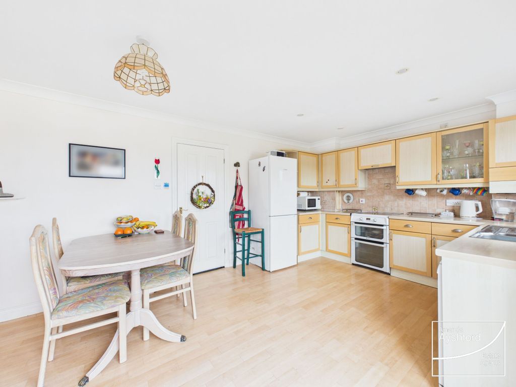 Property photo 3 of 37