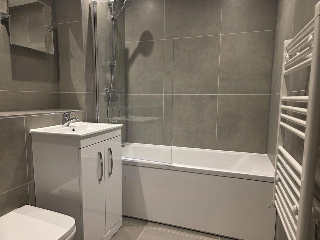 Property photo 2 of 12 Bathroom