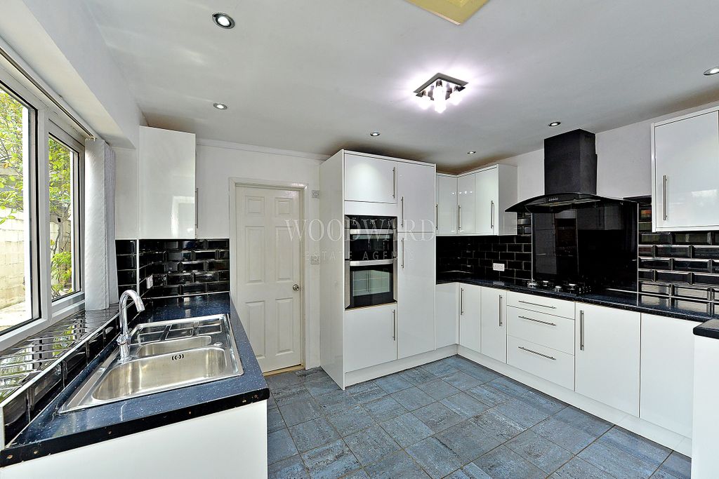 Property photo 2 of 19 Kitchen