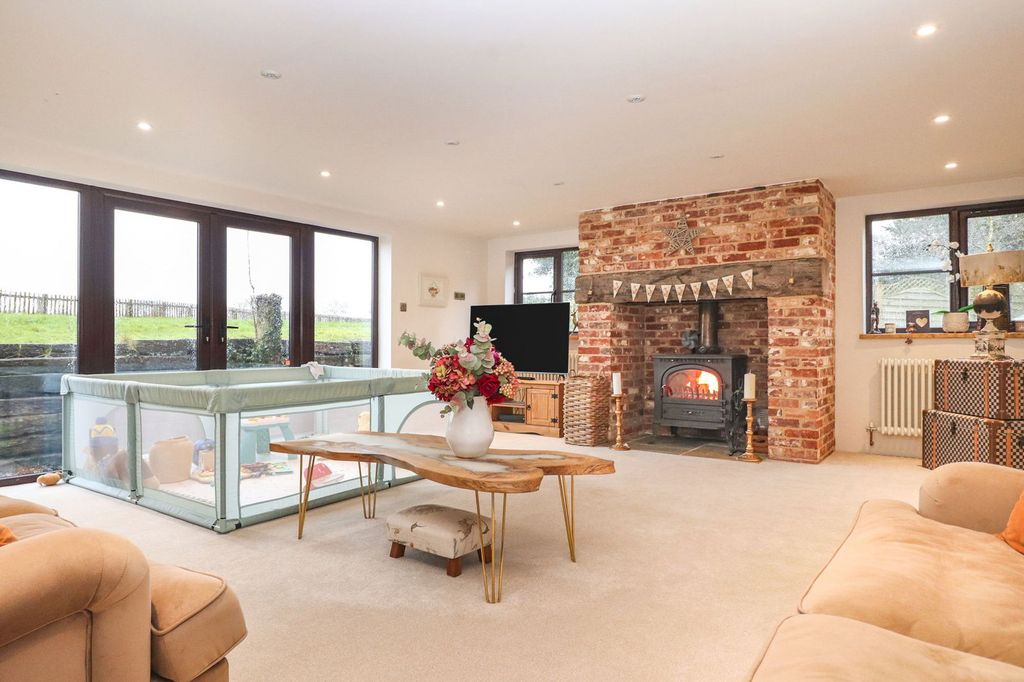 Property photo 2 of 30